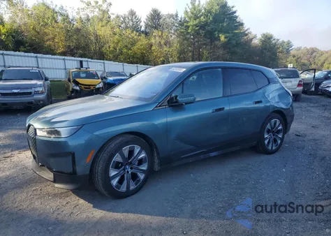 2023 BMW Ix xDrive50 z USA, uszkodzony, nr VIN WB523CF05PCM28076